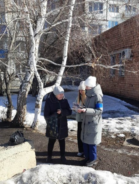 В Шарыпово сотрудники полиции, общественники и школьники предупредили горожан о мошенничестве