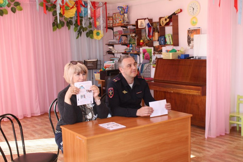 В г. Шарыпово сотрудники полиции совместно с председателем общественного совета посетили комплексный центр социального обслуживания