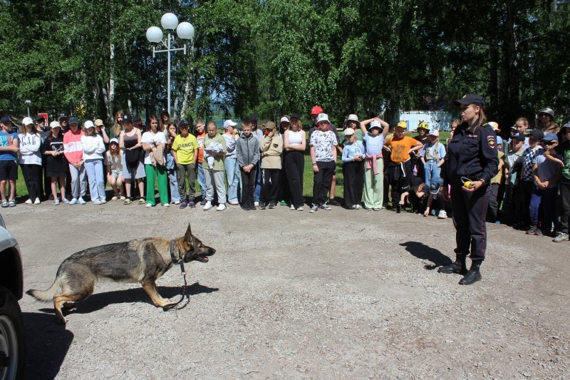 В Шарыпово полицейские и общественники во время летних каникул провели ряд мероприятий для школьников