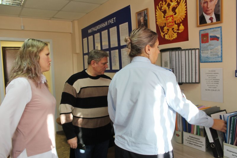В Шарыпово общественники посетили с проверкой отдел по вопросам миграции