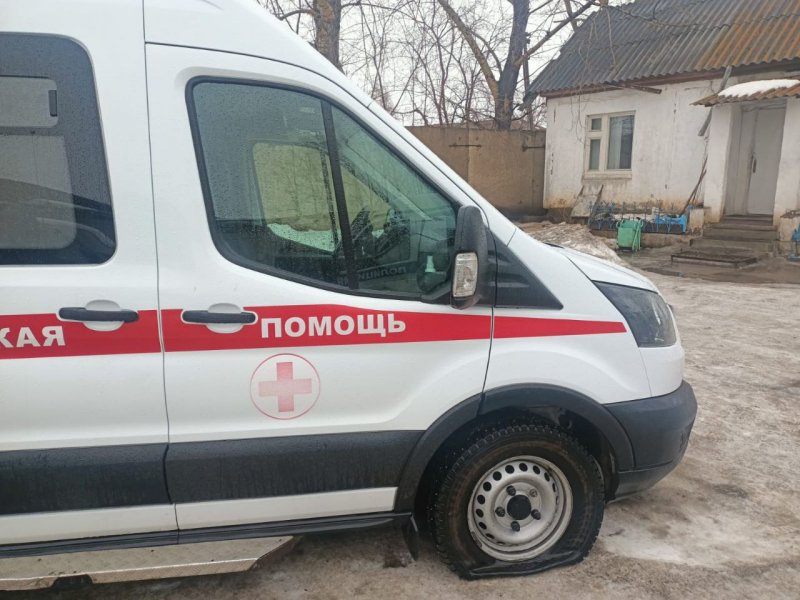 В городе Шарыпово полицейскими задержан мужчина, угрожавший сотрудникам скорой помощи и повредивший спецтранспорт